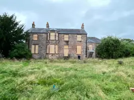 across-the-garden---harvey-house-with-the-rear-of-ochil-house-to-back-right.jpg