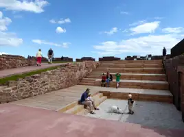 lamer-island-battery-amphitheatre--image-credit-rankinfraser-landscape-architecture-.jpg