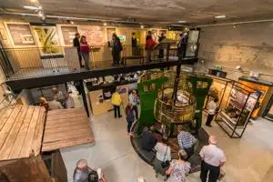 4---super-museum-and-a-super-turn-out-.jpg