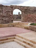 lamer-island-battery-entrance-with-view-of-harbour-and-dunbar-castle-through-the-arch--image-credit-rankinfraser-landscape-architecture-.jpg