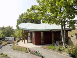 the-innovative-leaf-shaped-roof.jpg